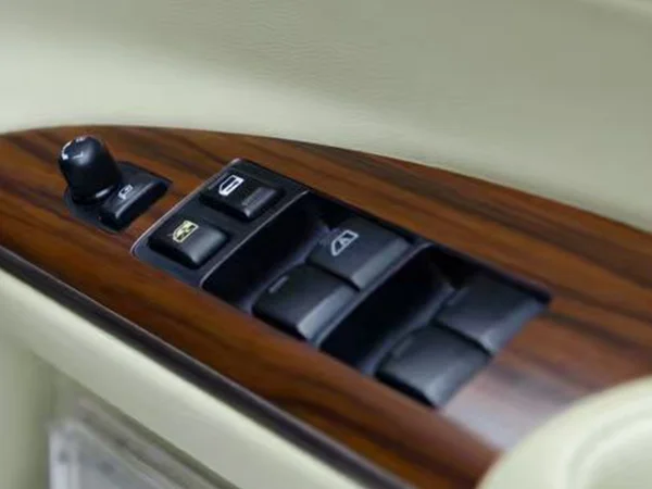 Paano Dapat Idisenyo ang Mga Plastic na Parte ng Automotive Interior para sa Modernong Interior ng Sasakyan?